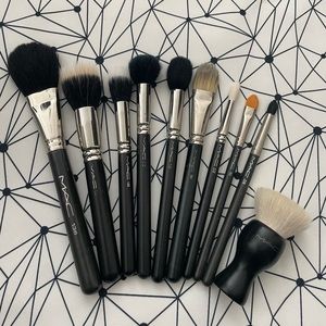 MAC Cosmetics 10 Makeup Brushes Bundle